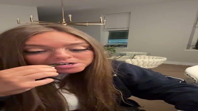 adriellecherrie playing Just Chatting - Live Casino Stream