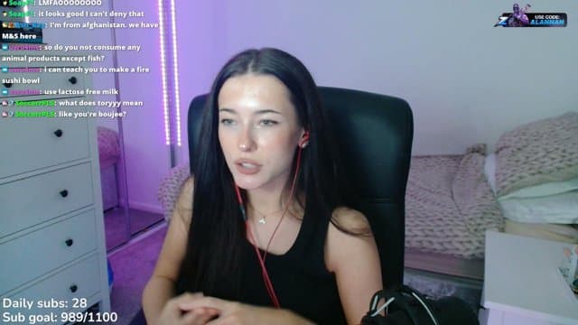 Alannahh playing Just Chatting - Live Casino Stream