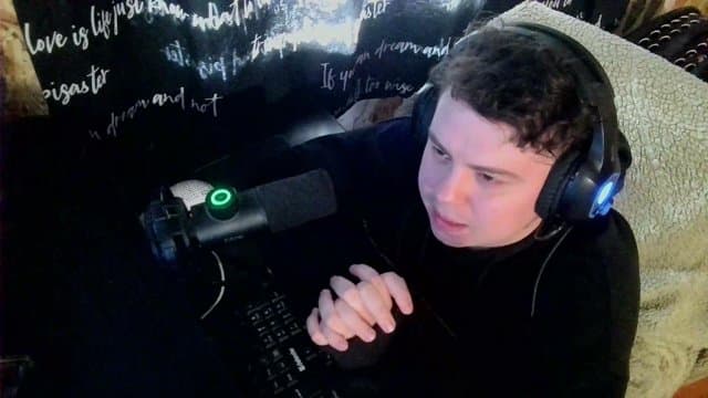belozzarov playing Just Chatting - Live Casino Stream