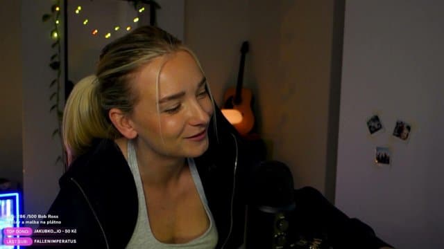 charmiie playing Just Chatting - Live Casino Stream