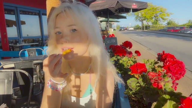 dollblushVODS playing Just Chatting - Live Casino Stream