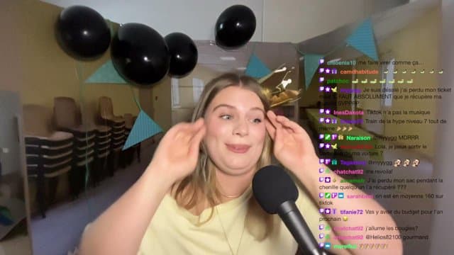 Lola_Simone_ playing Just Chatting - Live Casino Stream