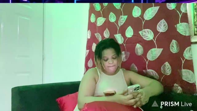 manoucheka001 playing Just Chatting - Live Casino Stream