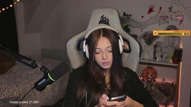 MaylieM playing Just Chatting - Live Casino Stream
