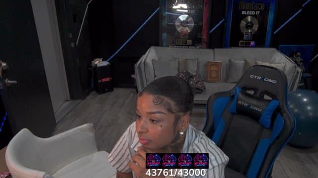 xstreamhouse playing Just Chatting - Live Casino Stream