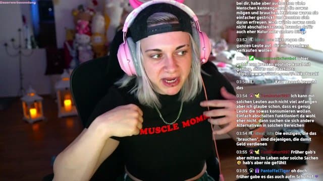 AkikoYuzuki playing Just Chatting - Live Casino Stream