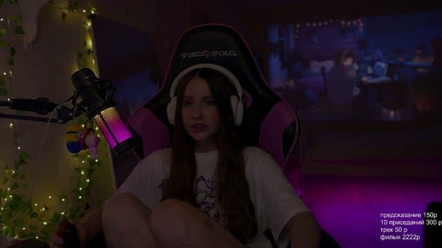 alinashapito playing Just Chatting - Live Casino Stream