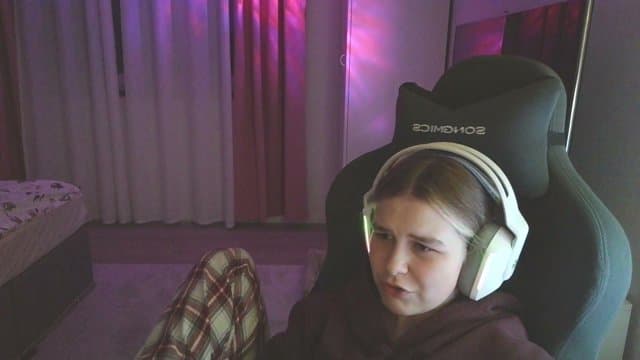 Alynixx7 playing Gamble With Your Friends - Live Casino Stream