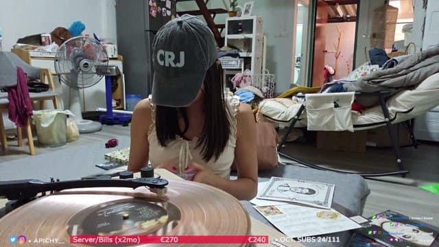 apichy playing Just Chatting - Live Casino Stream