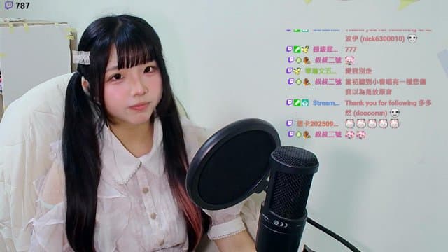 我是小春啦 playing Just Chatting - Live Casino Stream