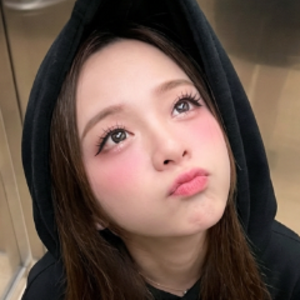 眅眅