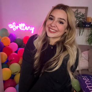 Brittanyyyy Offline Background