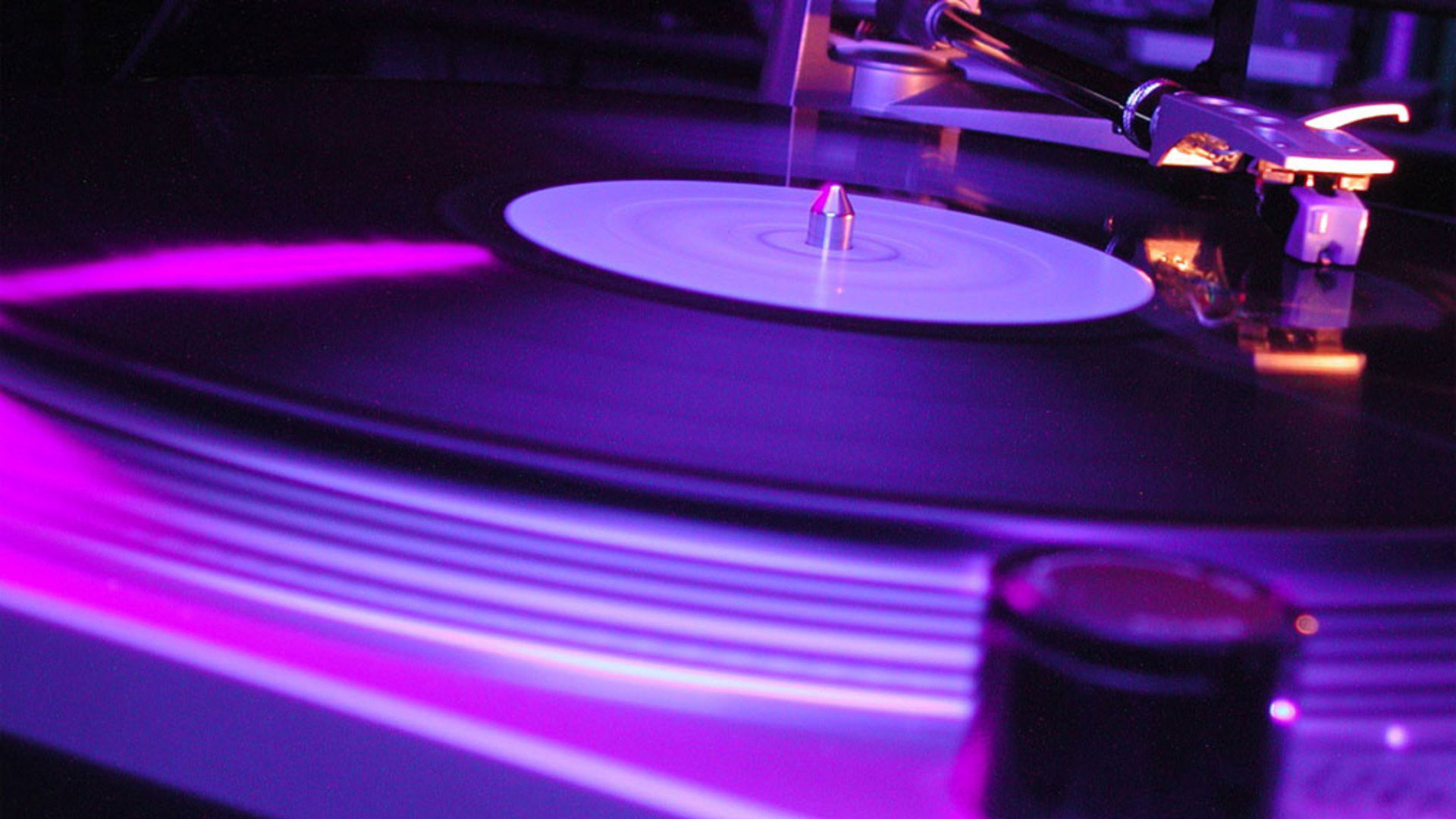 DJ_Sarah_Hall Offline Background