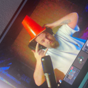 thatbalddude_ Offline Background