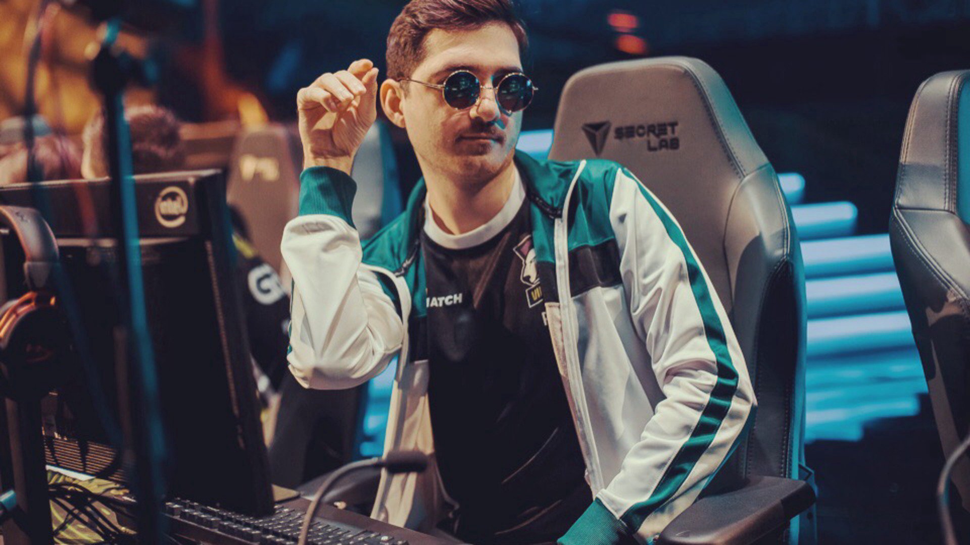 RodjER Offline Background