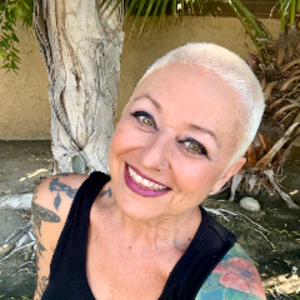 grayhairandtattoos_ Offline Background