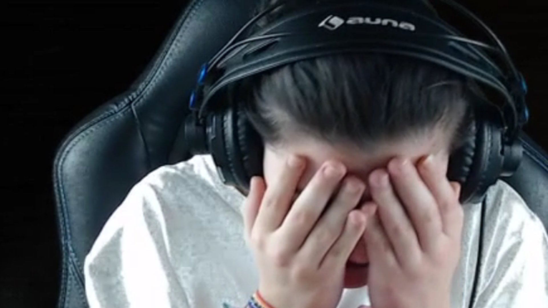 JessyKarma2 Offline Background