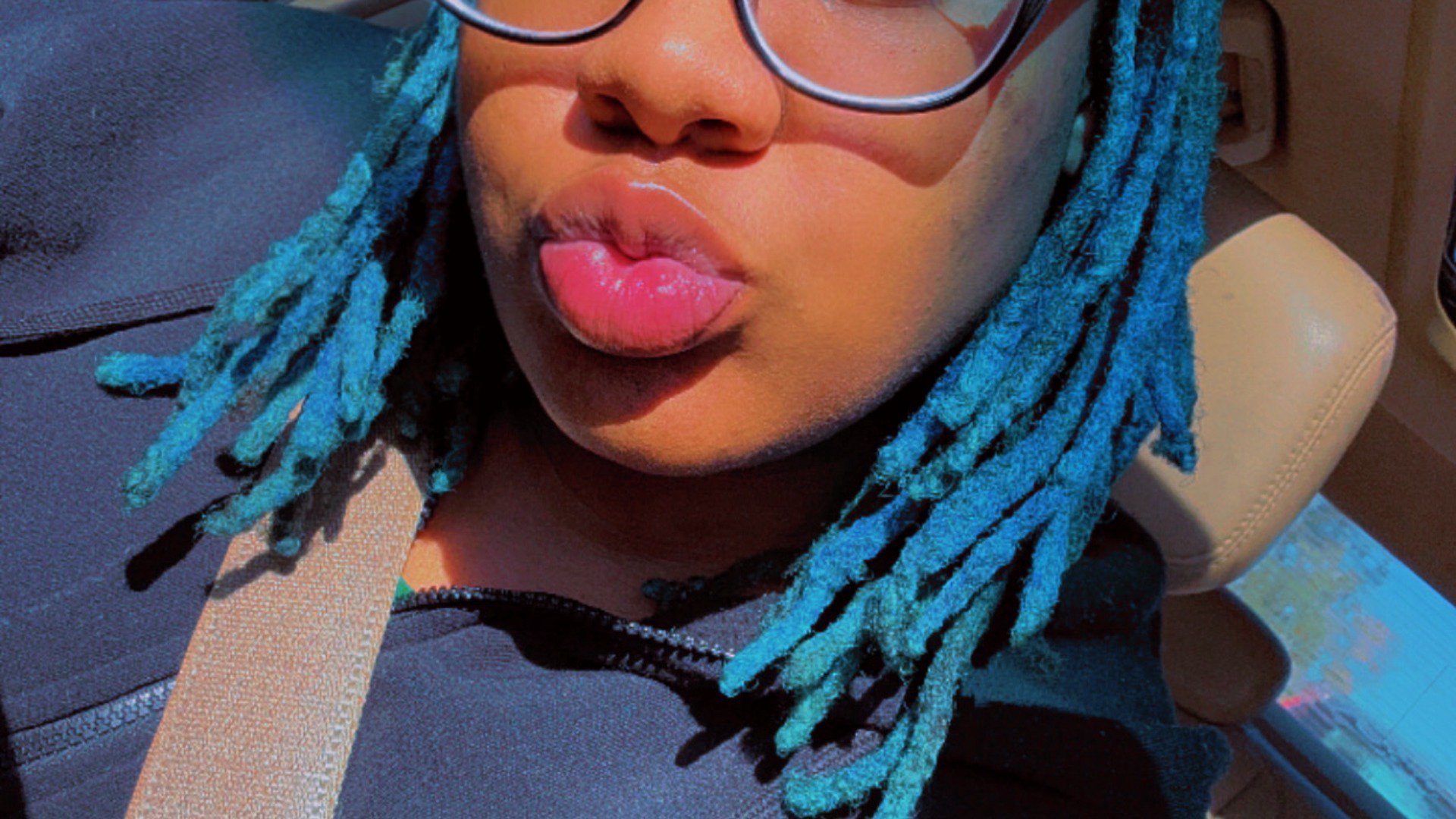 Juicy_peaches29 Offline Background