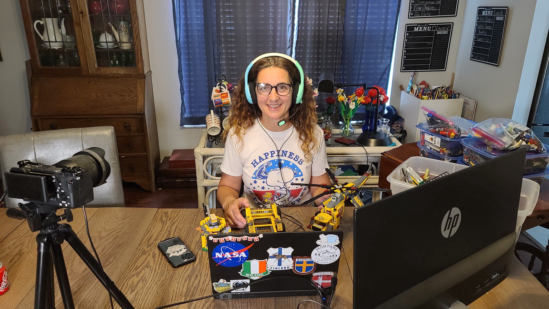MamaBrickBuilds Offline Background