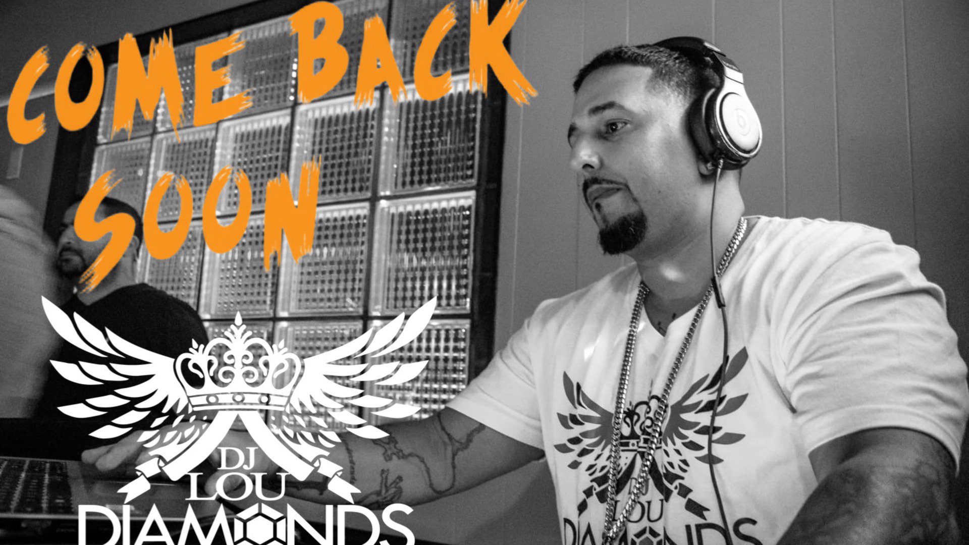 LouDiamonds Offline Background