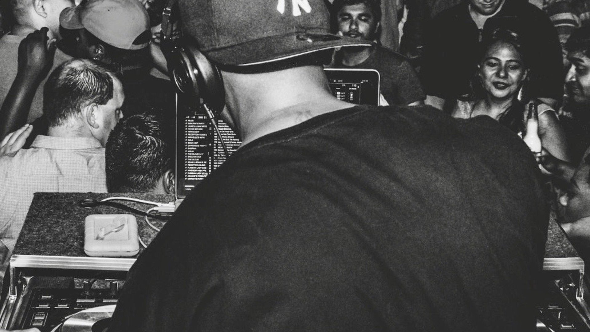 DJKOTIC Offline Background